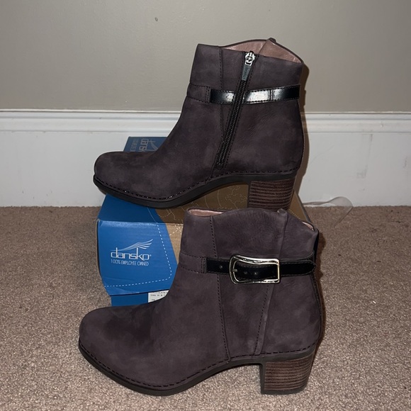 DANSKO HARTLEY CHOCOLATE NUBUCK WOMEN'S - Picture 4 of 9